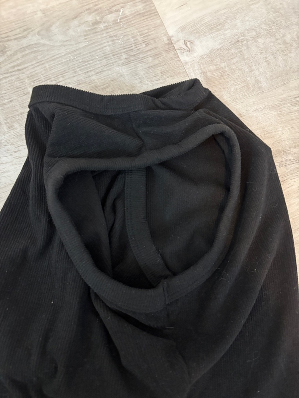 Black Button-Front Ribbed Tank Top - Picture 3 of 4